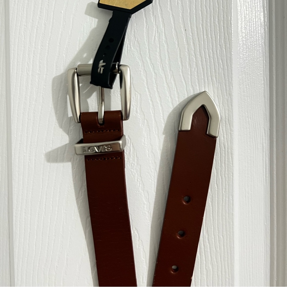 brand new Levi's brown leather belt with silver buckle